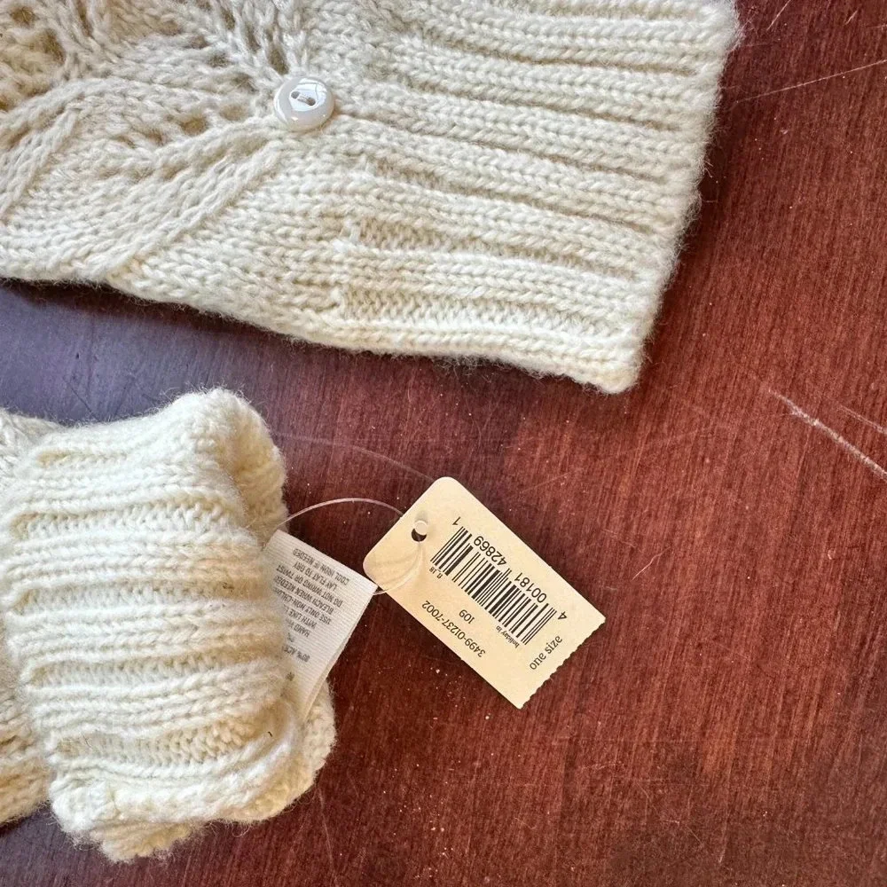 Set Bundle of 4 Knit Hats & NWT Aerie Gloves